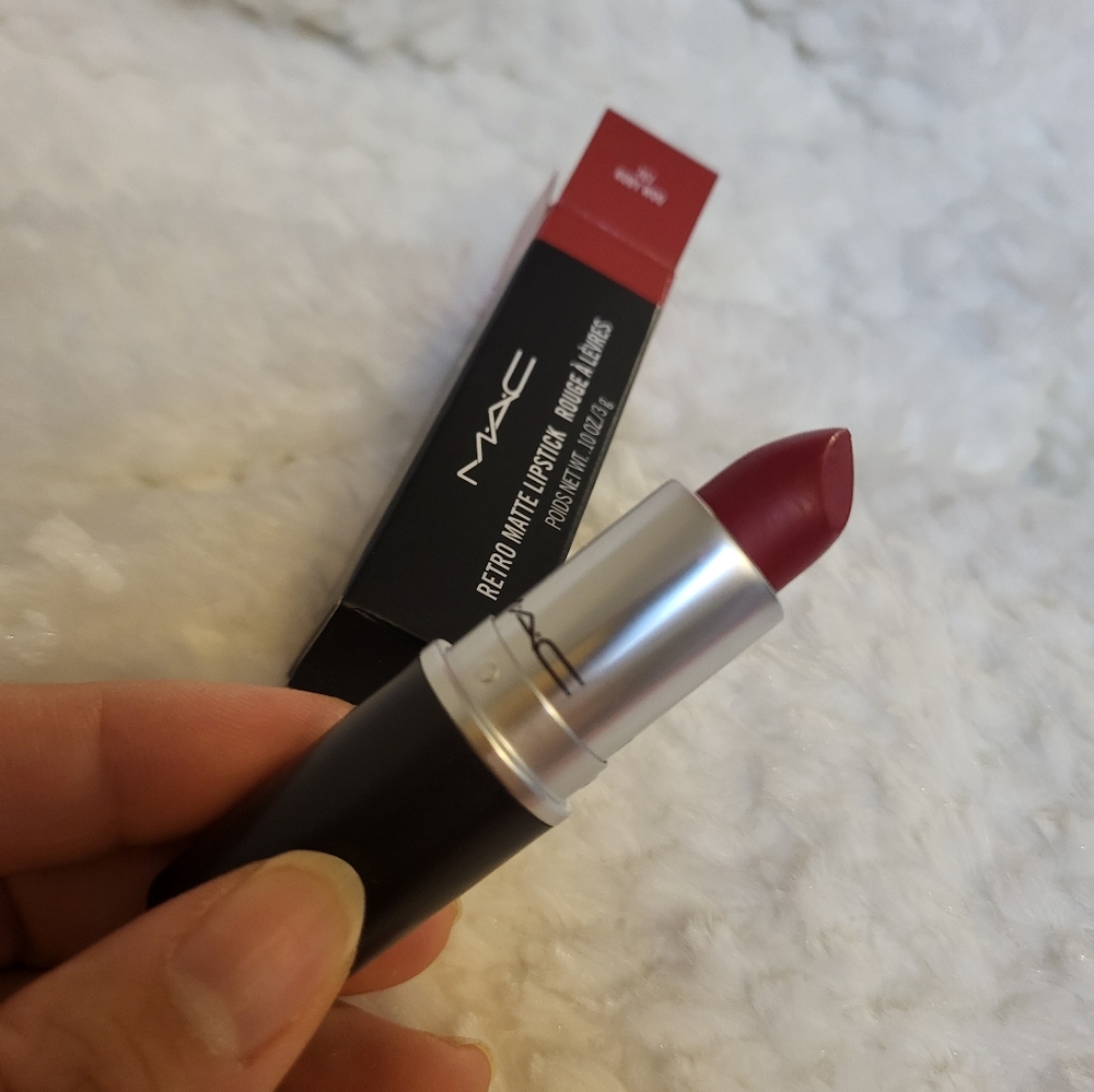 MAC Retro Matte Lipstick-Ruby Woo-
